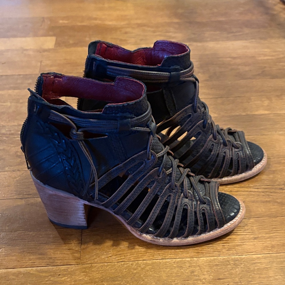 Freebird Stylish Black and Red Women's Heeled Sandals